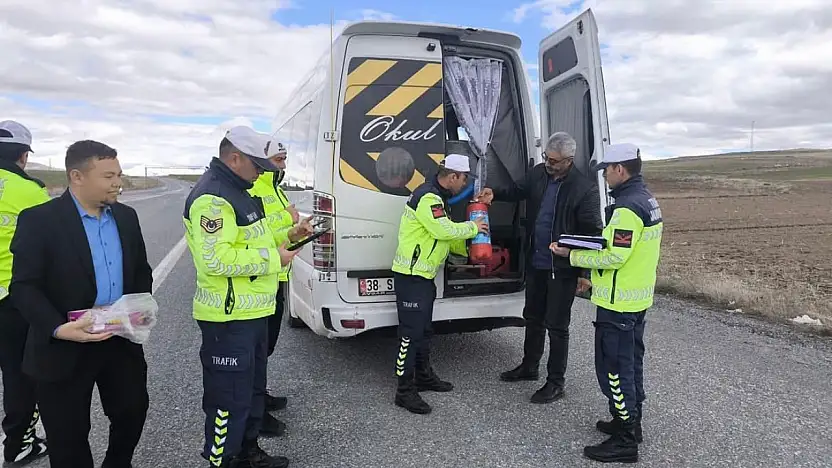 Tomarza'da servis şoförlerine güvenlik ve trafik eğitimi verildi