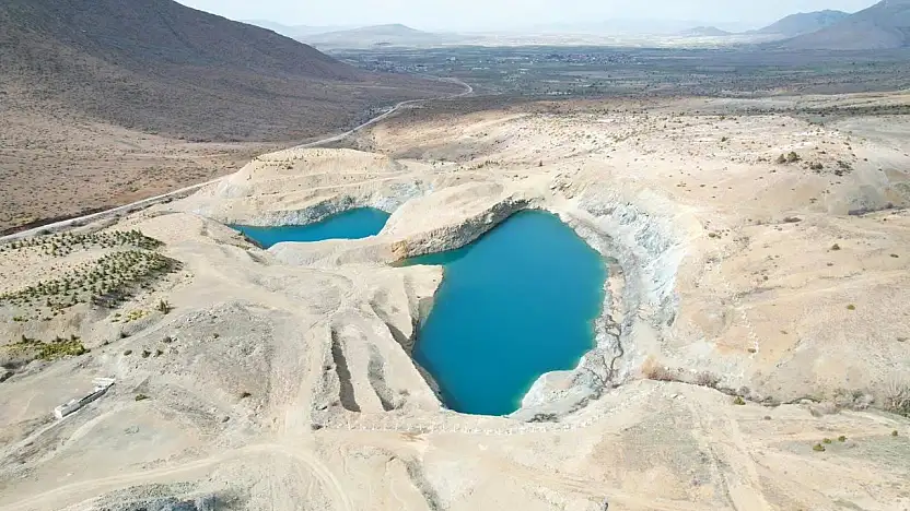 Tomarza'nın doğa harikası Mavi Göl, görenleri etkiliyor