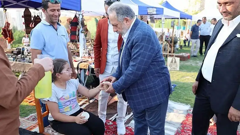 Türkiye'nin en büyük antika fuarı Talas'ta açıldı
