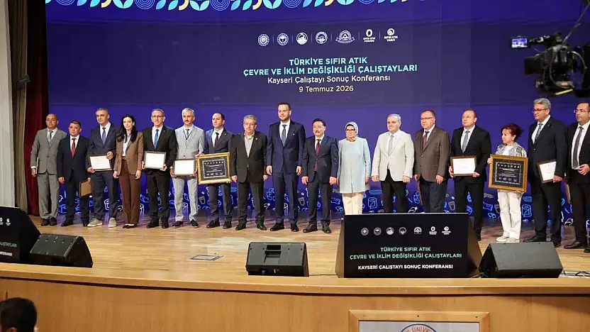 Türkiye Sıfır Atık Çalıştayı Sonuç Konferansı'nda Kayseri Büyükşehir'e teşekkür plaketi
