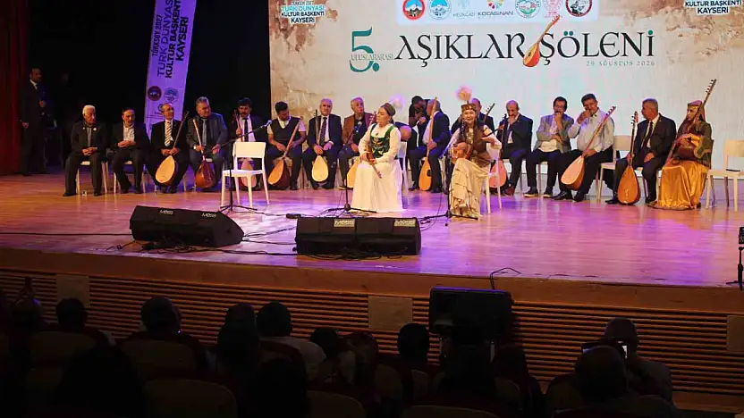 Türkiye ve Türk Dünyası'ndan aşıklar aynı sahnede buluştu