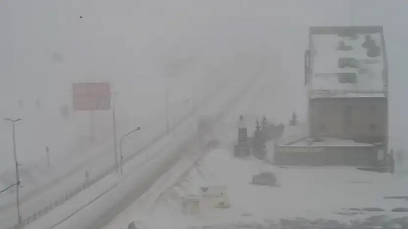 Ulaşıma kar ve tipi engeli