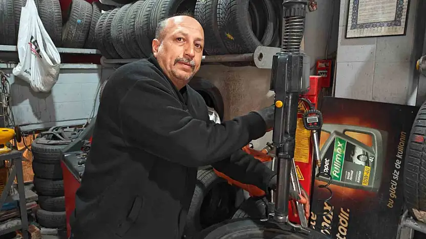 Ustasından kış lastiği uyarısı: 'Can güvenliğimiz için lastiklerimizi taktıralım'