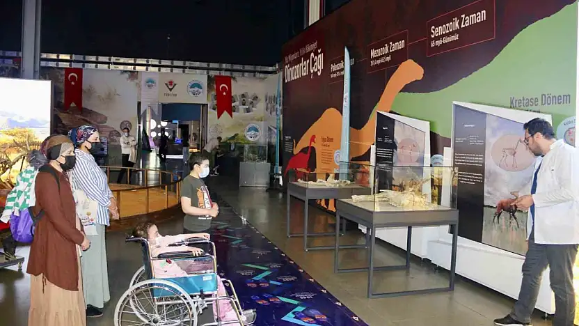 Vali Çiçek ve Rektör Altun miniklerin isteğini yerine getirdi