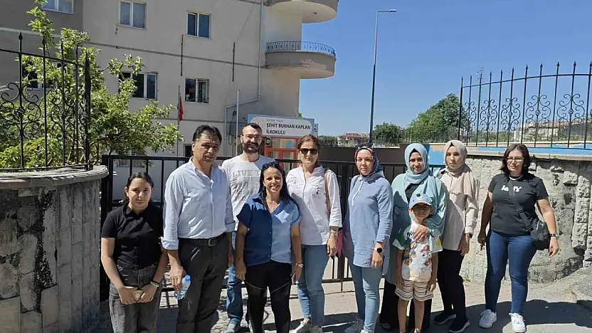 Velilerden mahalledeki okulun taşınmasına tepki