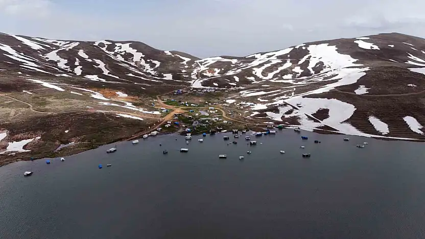Yağışlar gölü doldurdu, karavanlar, çadırlar ve konteynerler su altında kaldı