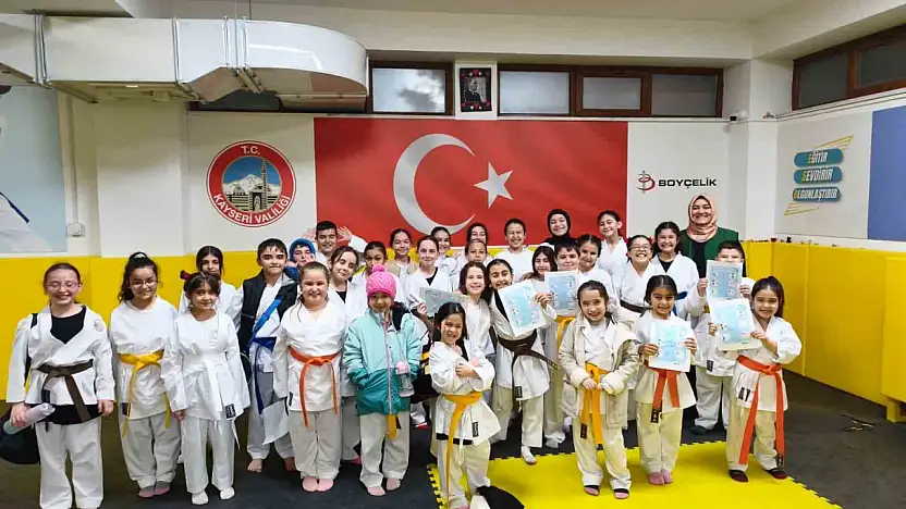 Yeşilay'dan sporcu gençlere 'bağımlılıkla mücadele seminerleri'