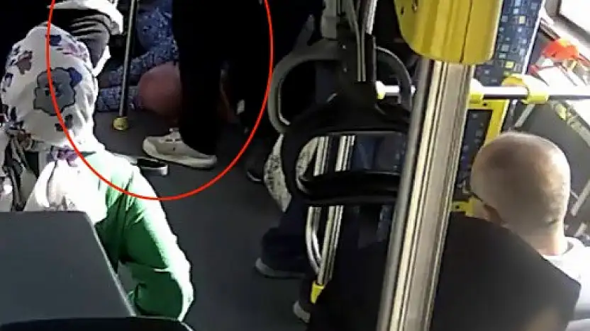 Yolcu fenalaştı, otobüs güzergah değiştirdi