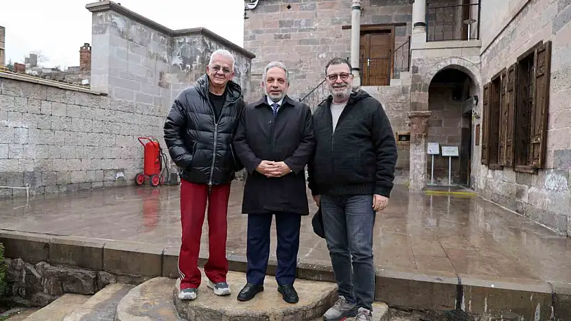 Zafer Algöz'den Sahaaflar Çarşısı'na tam not