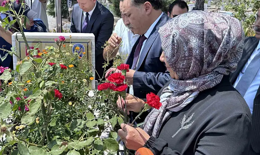 15 Temmuz şehidi Kübra Doğanay, kabri başında anıldı