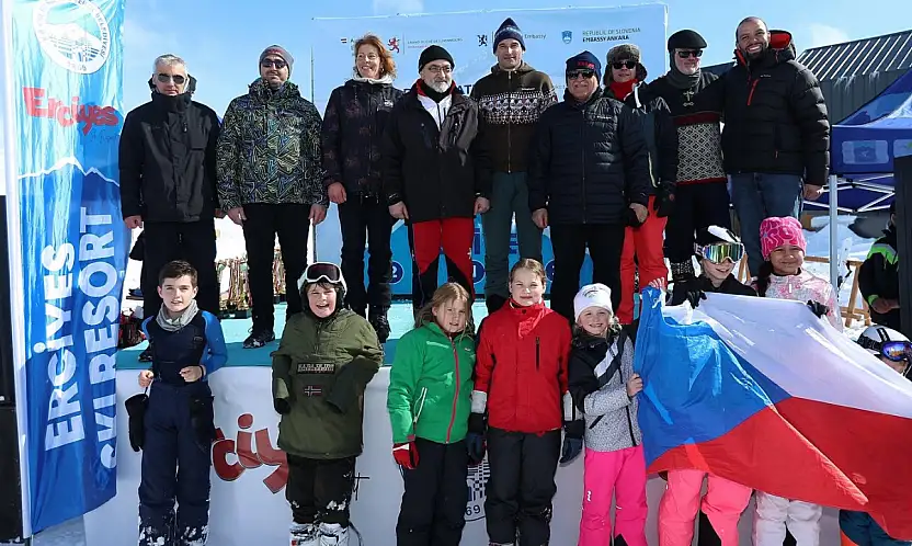 5. Diplomatik Kayak Yarışı'nda dereceye girenler ödüllendirildi