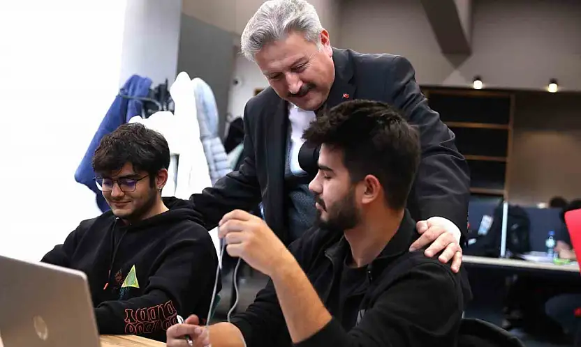 Akıl Küpü Kütüphaneleri dolup taşıyor