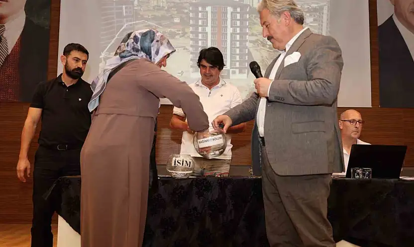 Anbar mahallesindeki kentsel dönüşüm daireleri, kura ile sahiplerini buldu