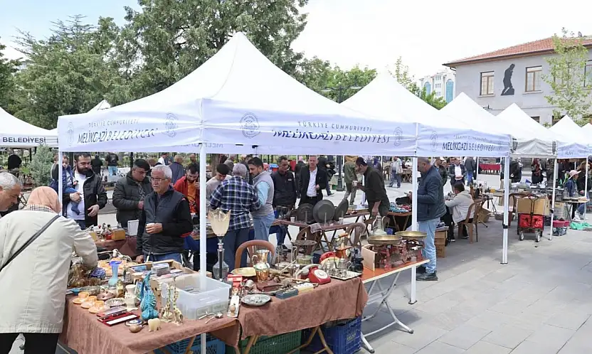Antika pazarı, antika kültürünü yaşatmaya devam ediyor