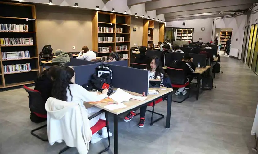 Ara tatilde Melikgazi'nin Akıl Küpü Kütüphaneleri dolup taşıyor