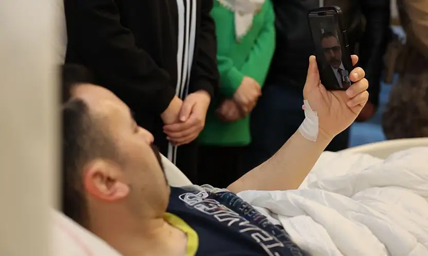 Bakan Çiftçi, operasyonda yaralanan özel harekat polisiyle görüntülü konuştu