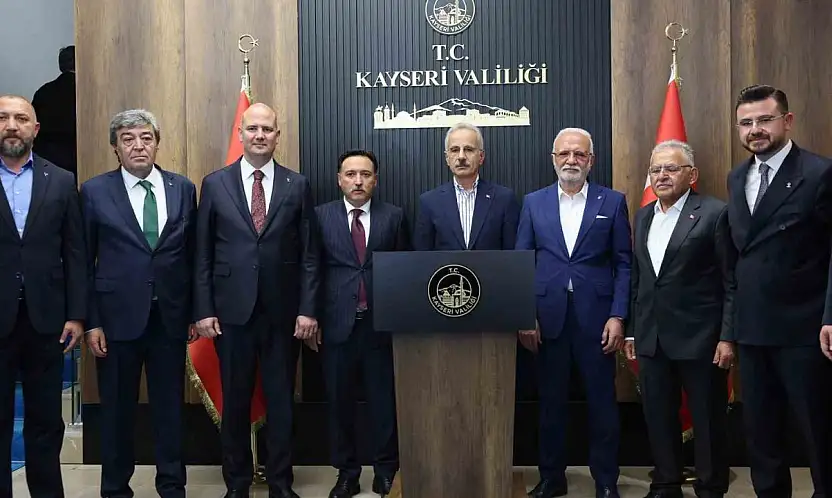 Bakan Uraloğlu'ndan Vali Çiçek'e ziyaret