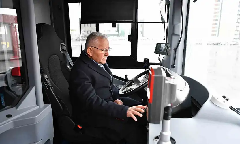 Başkan Büyükkılıç, çevreci ve yenilenebilir elektrikli otobüs ile bisikletleri inceledi