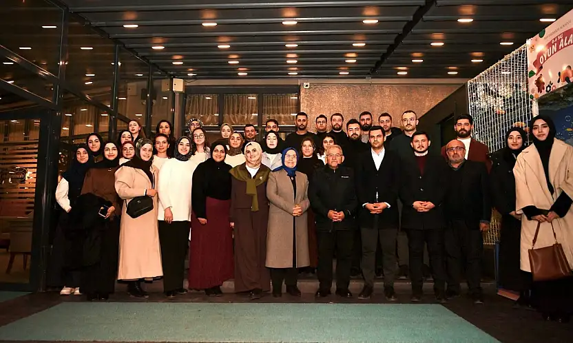 Başkan Büyükkılıç, gençlerle çay kahve eşliğinde sohbet etti