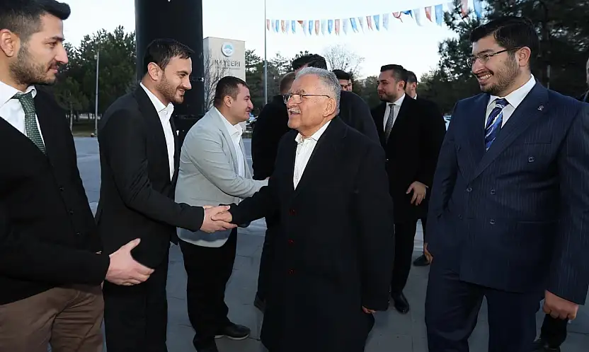 Başkan Büyükkılıç, gençlerle iftar sofrasında buluştu