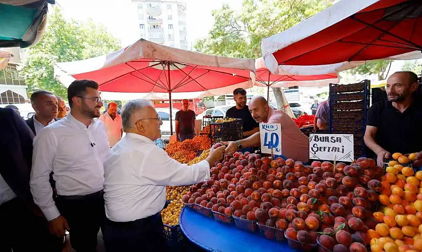 Başkan Büyükkılıç, Hürriyet Pazar Yeri'nde esnaf ve vatandaşlarla buluştu