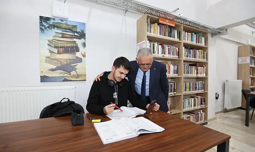 Başkan Büyükkılıç'ın 'Okuyan ve Okutan Şehir' vizyonu Kayseri'yi Türkiye'nin zirvesine taşıdı