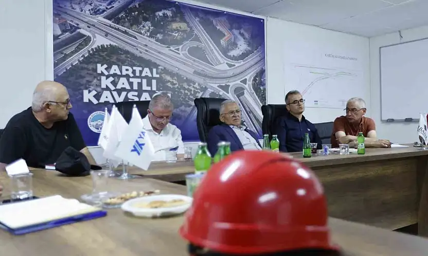 Başkan Büyükkılıç, Kartal Katlı Kavşağı'nda çalışmaları adım adım izliyor