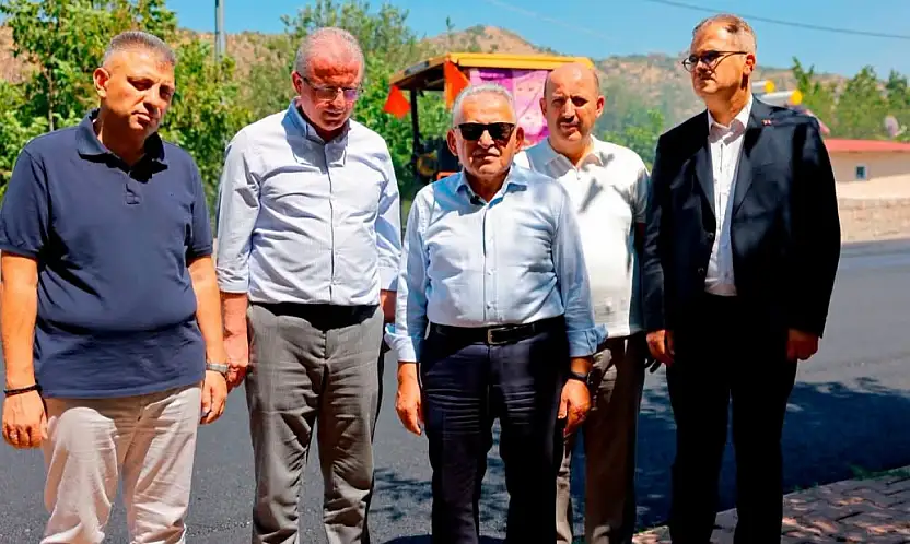 Başkan Büyükkılıç, Sazyolu caddesindeki sıcak asfalt çalışmalarını inceledi