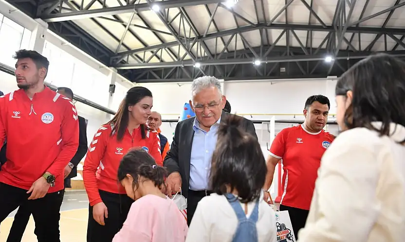 Başkan Büyükkılıç, Sevgi Evleri'nde düzenlenen bayramlaşmaya katıldı