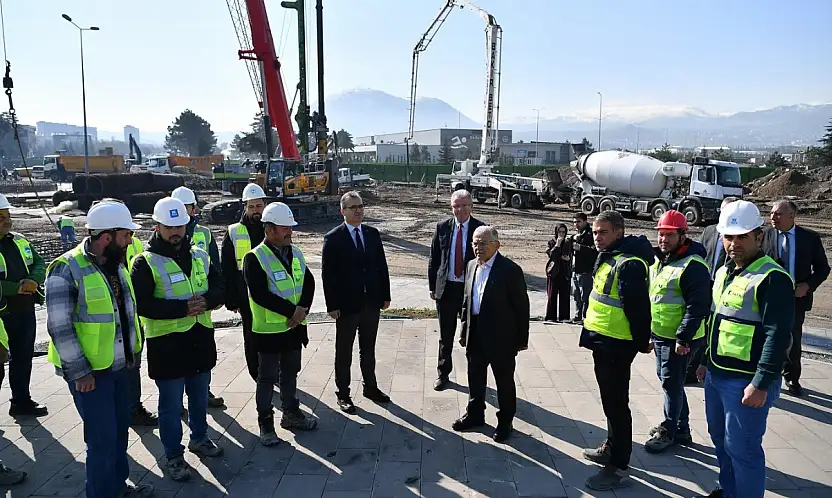Başkan Büyükkılıç'tan Kartal Katlı Kavşağı'na yakın takip: 'Verimli bir şekilde çalışmalar sürüyor'