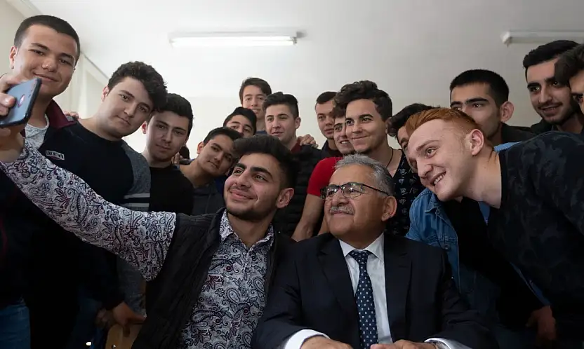 Başkan Büyükkılıç'tan üniversite adaylarına güven veren davet: 'Aradığınız her şey Kayseri'de'
