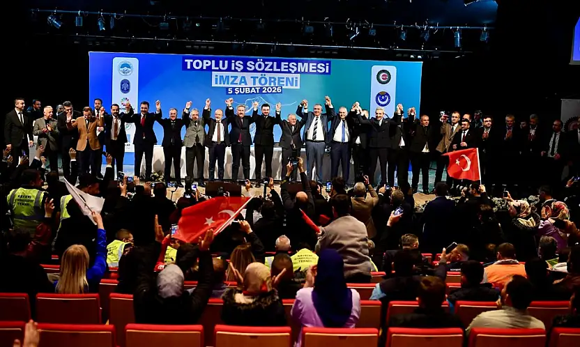 Başkan Büyükkılıç, Toplu İş Sözleşme Töreni'nde personelin sevincine ortak oldu