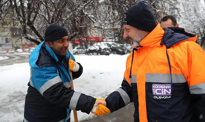 Başkan Çolakbayrakdar: 'Bereketle gelen kar yağışına karşı çalışmalar aralıksız sürüyor'