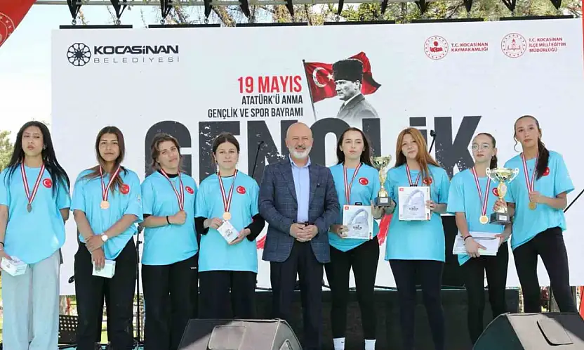 Başkan Çolakbayrakdar: 'Gençler için çalışıyor, geleceğe yatırım yapıyoruz'