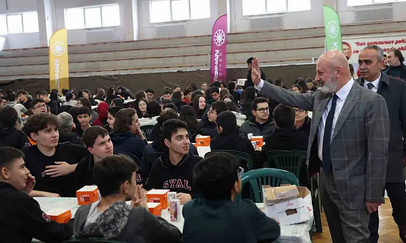 Başkan Çolakbayrakdar: 'Güçlü Türkiye'nin temeli gençlerimizdir'