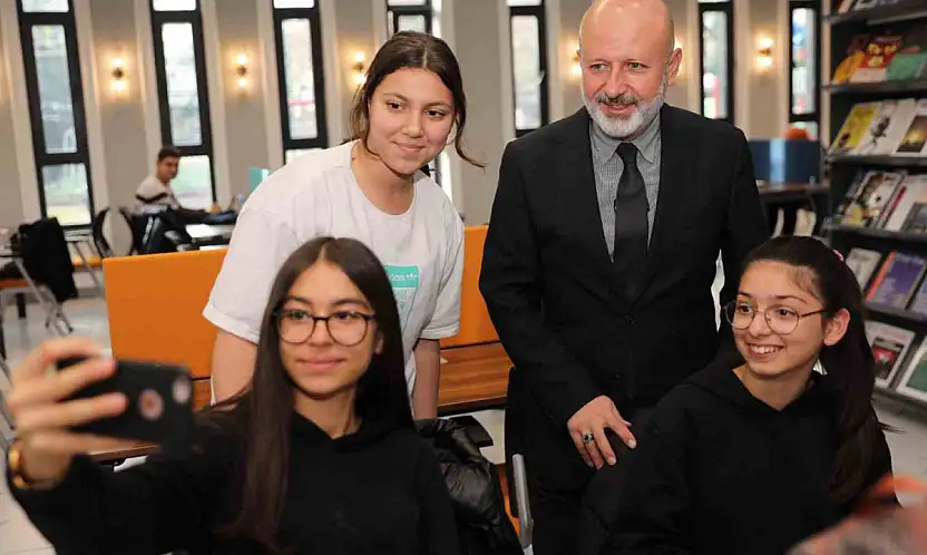 Başkan Çolakbayrakdar: 'Hizmetlerimizle okuyan bir nesil yetiştiriyoruz'