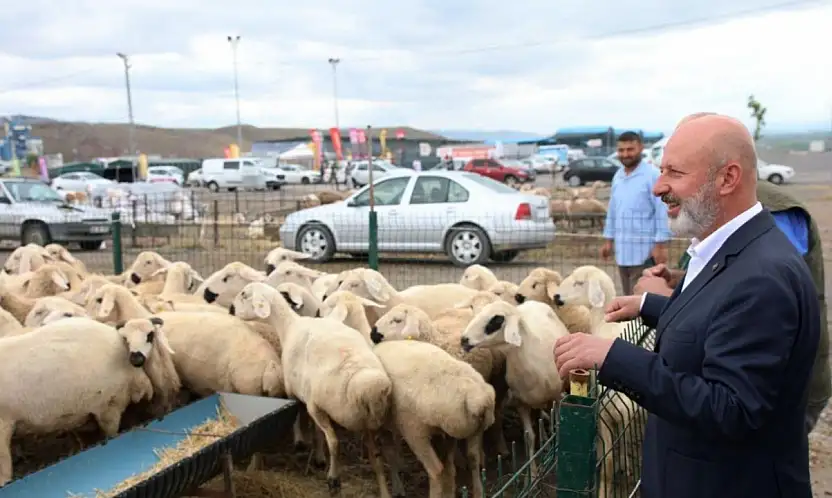 Başkan Çolakbayrakdar: 'Kurban hizmetinde öncü, Türkiye'de sayılı belediyeyiz'
