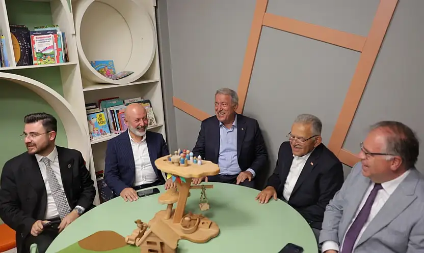 Başkan Çolakbayrakdar: 'Kütüphanelerle zenginleştirilmiş bir şehir inşa ediyoruz'