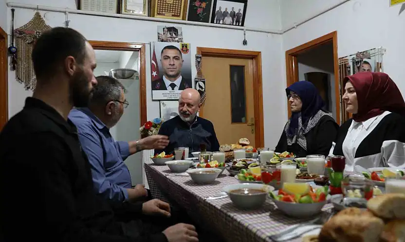 Başkan Çolakbayrakdar: 'Ramazan'ın bereketiyle çalınmadık kapı, girilmedik gönül bırakmadık'