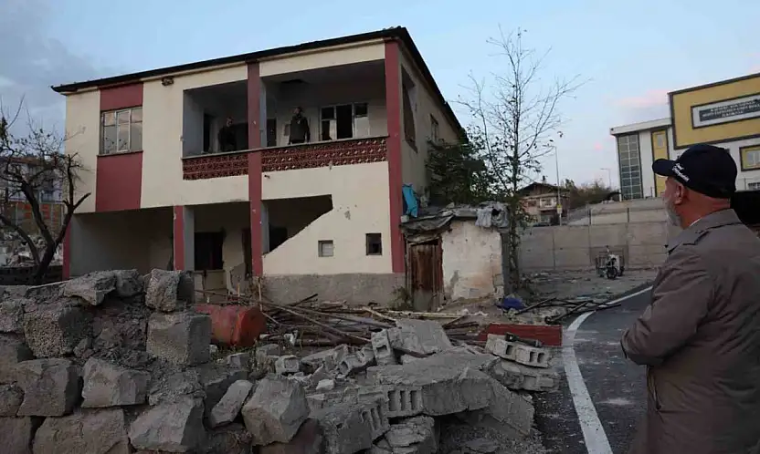 Başkan Çolakbayrakdar Uğurevler'de: 'Geleceğin modern mahallesini inşa ediyoruz'