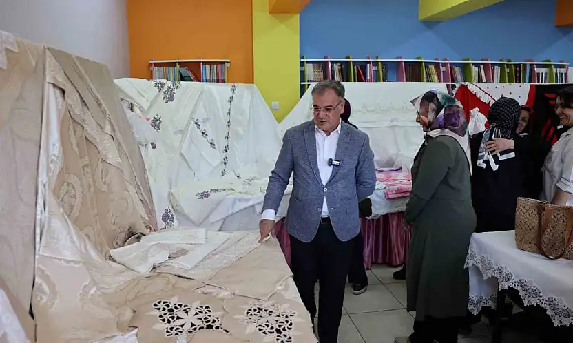 Başkan Özdoğan, el emeği göz nuru eserleri inceledi