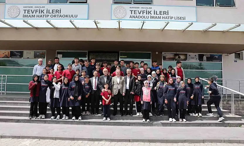 Başkan Özdoğan, gençlerle Kariyer Günleri'nde buluştu