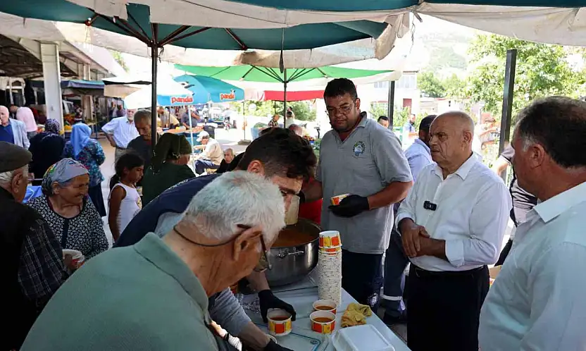 Başkan Öztürk kapalı pazar yerinde esnaf ve vatandaşlarla buluştu