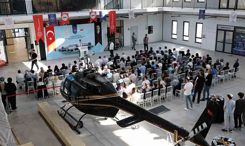 Başkan Palancıoğlu, Havacılık Lisesi'nin yeni öğrencileri ve velileri ile bir araya geldi