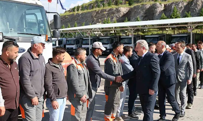 Başkan Palancıoğlu, mesaiye personel ile bayramlaşarak başladı