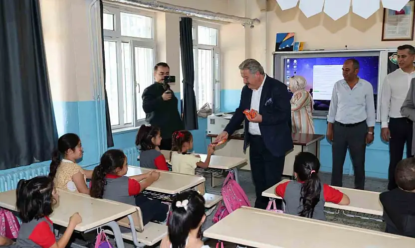 Başkan Palancıoğlu, öğrencilerin okul heyecanını paylaştı