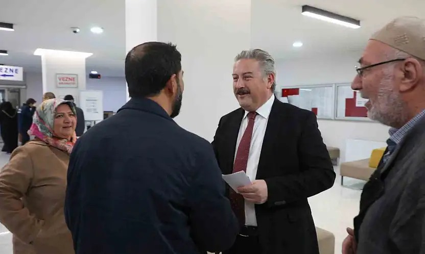 Başkan Palancıoğlu veznede emlak vergisini ödedi