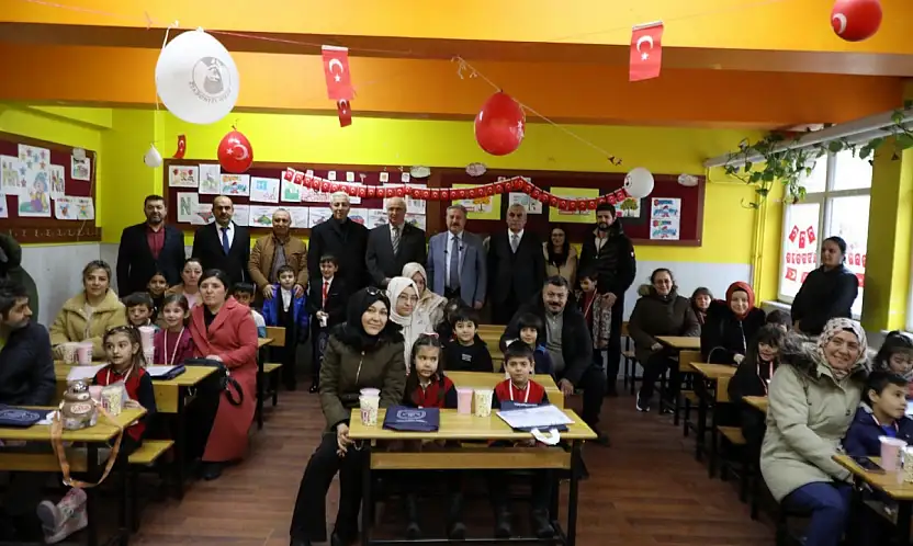 Başkan Palancıoğlu, yarıyıl tatiline çıkan öğrencilere karnelerini verdi