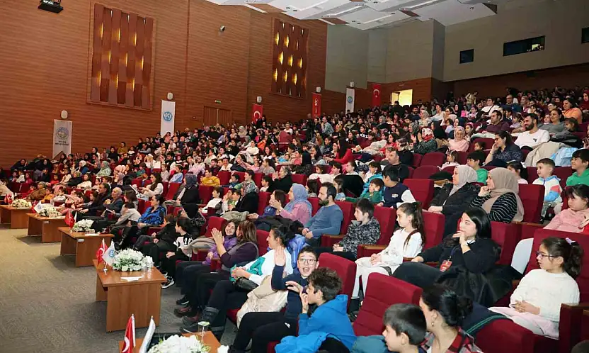 Başkan Yalçın'ın çocuklara hediyesi devam ediyor