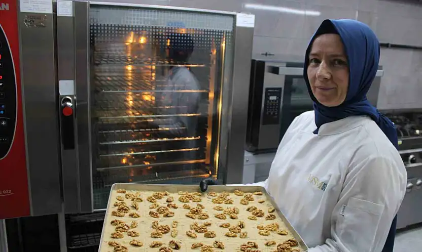 Bayramın vazgeçilmez tatlısı: 'Kayseri Nevzinesi'